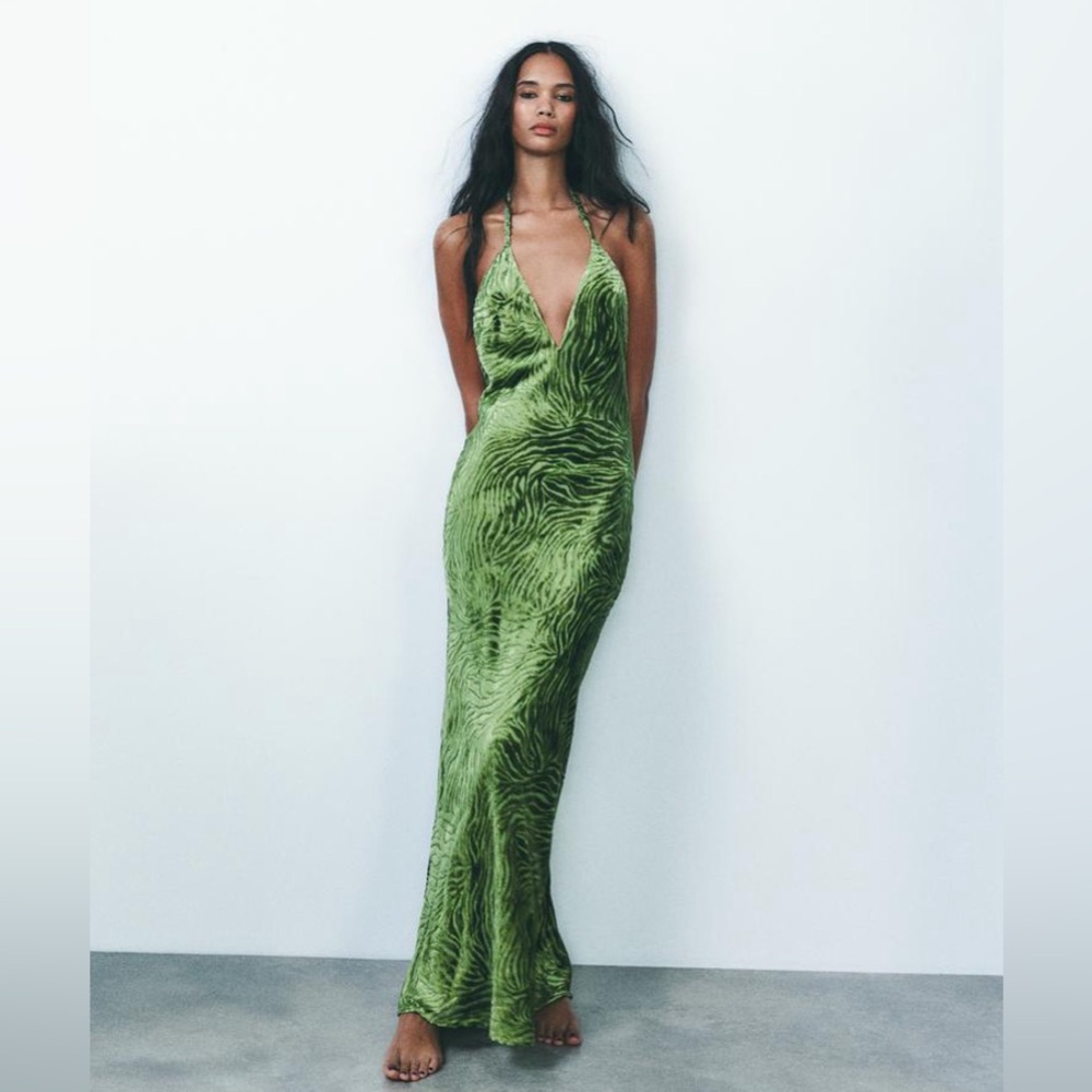 Zara velvet halter neck open back Green Maxi Dress sz.XL